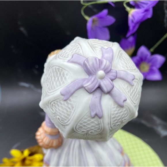 SOLD***Lenox "Springtime Promenade" Figurine, Fine porcelain - Picture 8 of 17